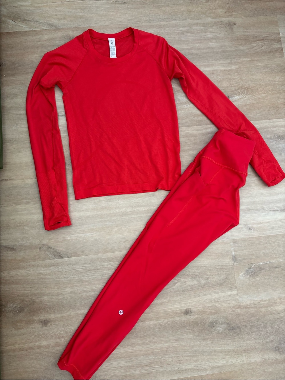 Lululemon Wunder Train HR Tight 25" *Pockets and matching Swiftly tech